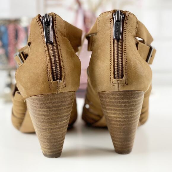 Vince Camuto Taupe Leather Gladiator Sandals 8.5M | Strappy Boho Chic Heels - Picture 6 of 16